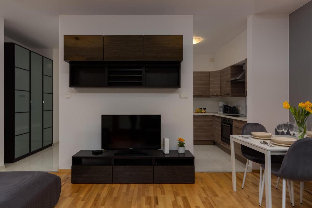 Kolejowa Apartments Warsaw By Noclegi Renters Buitenkant foto